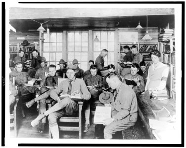 U.S. soldiers reading books in YMCA library, Vancouver barracks LCCN95507256