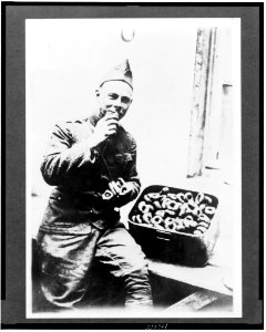 U.S. soldier eating doughnuts LCCN93501124