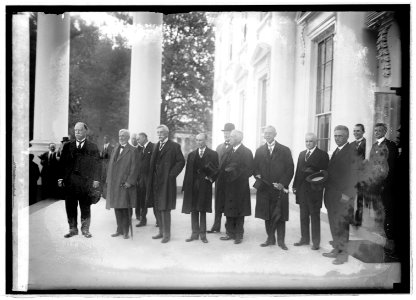 U.S. Supreme Court at White House, 10-3-21 LCCN2016845691