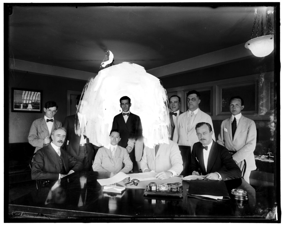 U.S. Shipping Board signing contract w-China LOC hec.14024