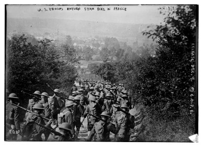 U.S. troops return from hike in France LCCN2014705914