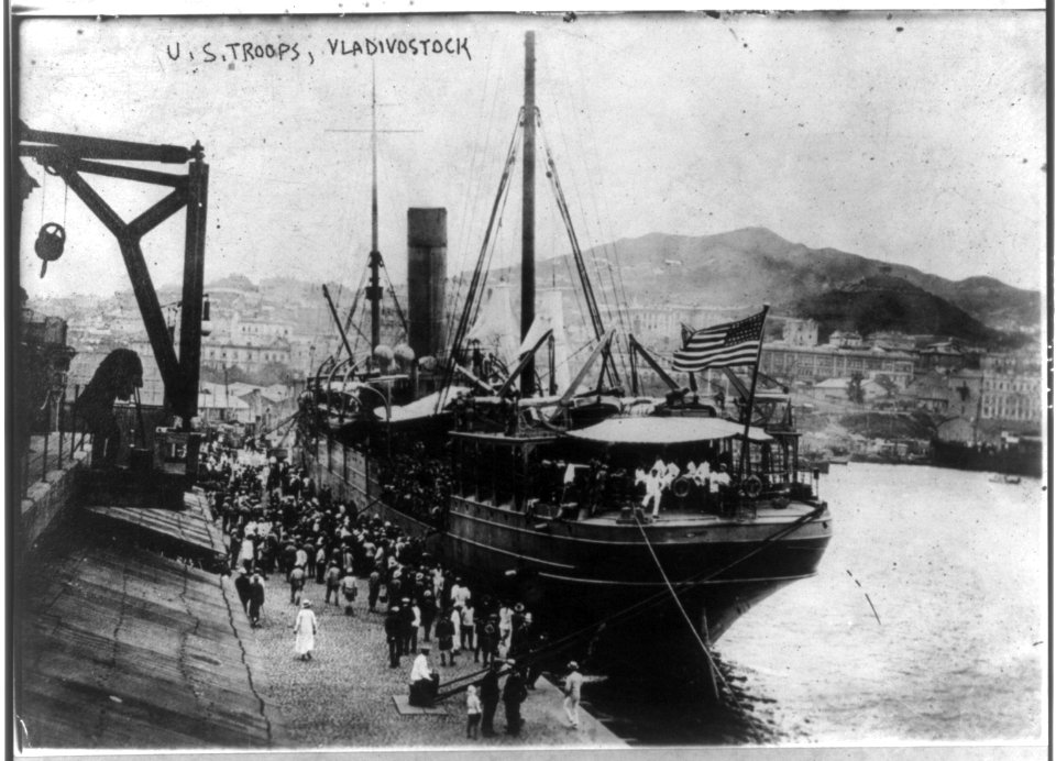 U.S. troop ship in Vladivostock LCCN2005688991