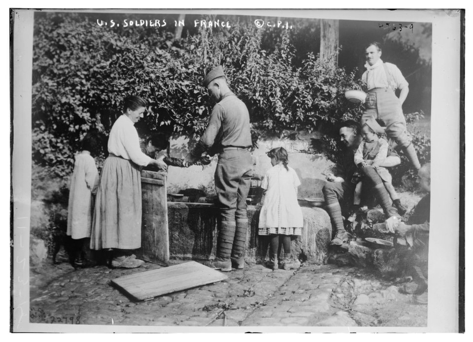 U.S. soldiers in France LCCN2014708040