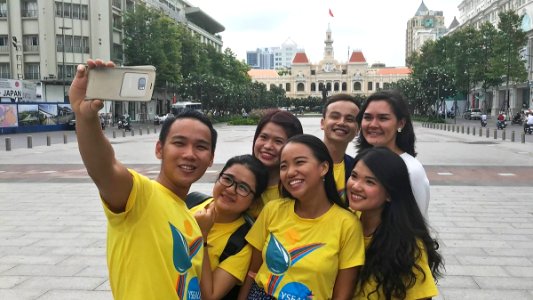 U.S. State Department Assistant Secretary of State Michelle Giuda meets with Young Southeast Asian Leaders Initiative (YSEALI) leaders in Vietnam 1