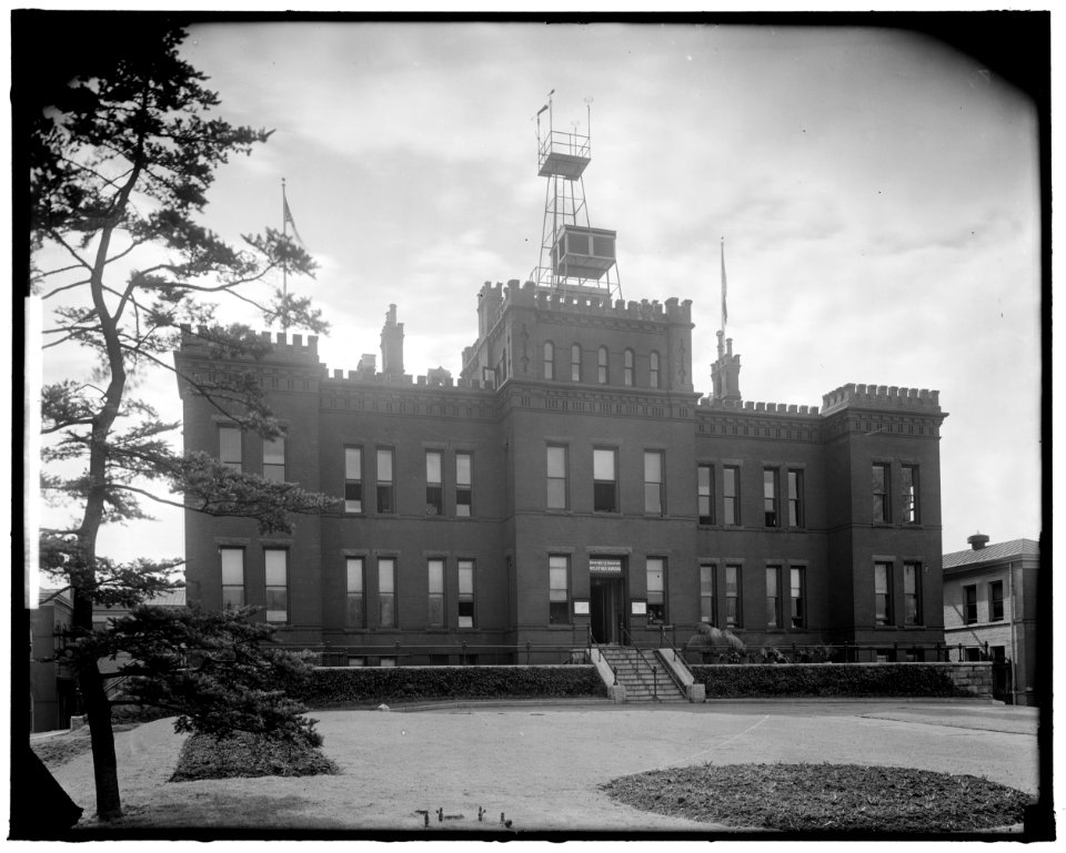 U.S. WEATHER BUREAU. EXTERIOR LCCN2016861778