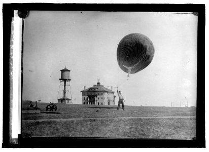 U.S. Weather Bureau. Balloon for sending up self re(...) LCCN2016821643