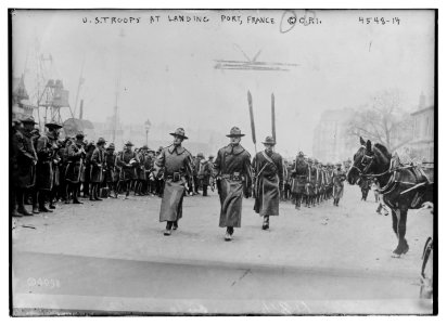 U.S. troops at landing port, France LCCN2014706754