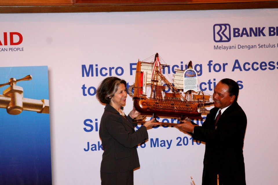 U.S. – BRI Micro Credit Agreement to Help Bring Clean Water to More Indonesians (4702448040)