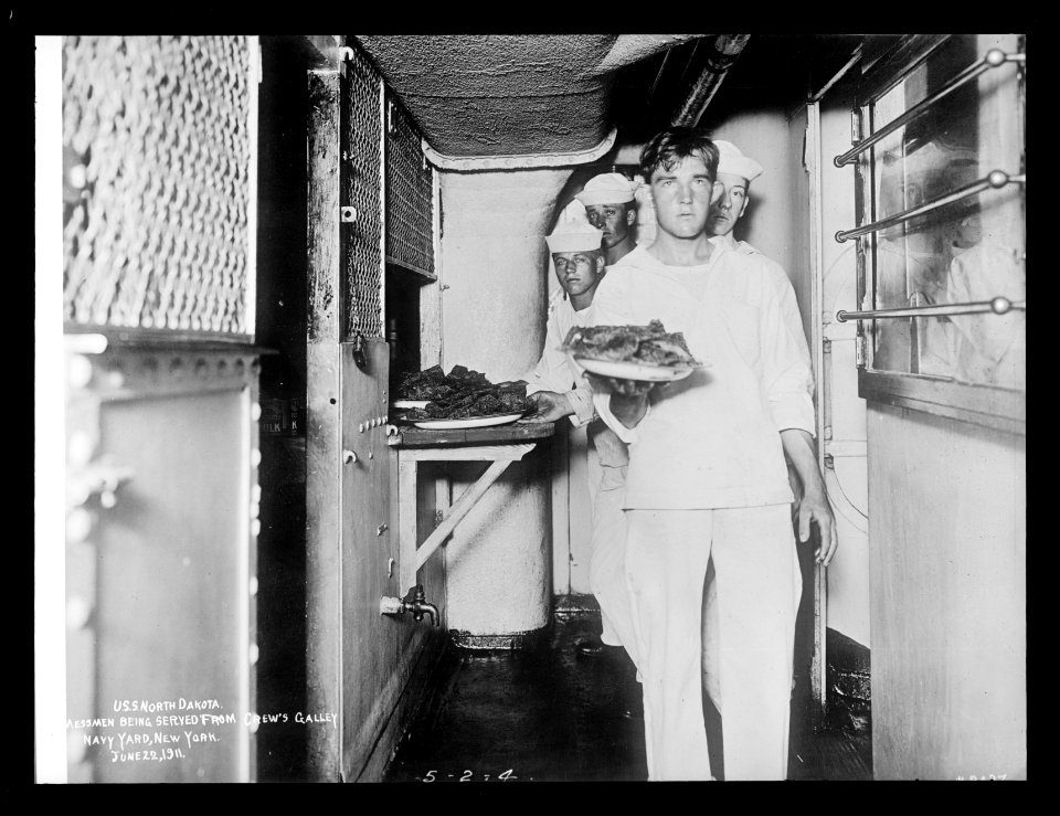 U.S.S. North Dakota. Messmen being served from Crew's Galley, Navy Yard, New York, June 22, 1911 LCCN2016852559