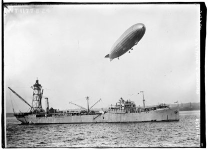 U.S.S. PATOKA & SHENANDOAH (blimp overhead) LCCN2014718317