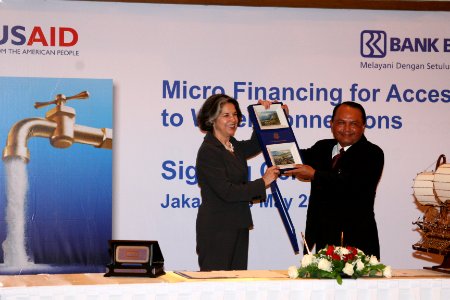 U.S. – BRI Micro Credit Agreement to Help Bring Clean Water to More Indonesians (4701814737)