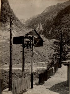 Ueberspannungsschutz am oberen Eingang zur Unterstation in der Flitscher Klause. Aufgenommen am 19. Mai 1916. (BildID 15475692)