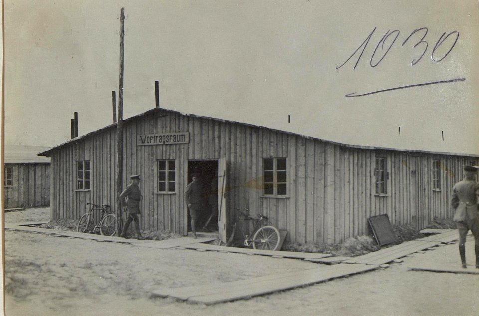 Uebungskurs Rohatyn. Mai 1917. Vortragsbaracke. (BildID 15728154)