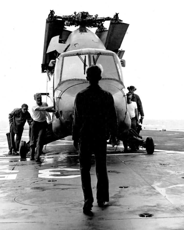 UH-2 Seasprite of HC-7 aboard USS Truxtun (DLGN-35) off Vietnam, in December 1969 (NNAM.2011.113.373)