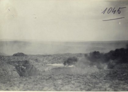 Uebungskurs Rohatyn. Flammenwerfer beim Säubern feindl. Gräben b) (BildID 15728259)