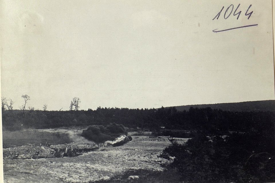 Uebungskurs Rohatyn. Flammenwerfer beim Säubern feindl. Gräben a) (BildID 15728252)
