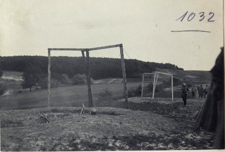 Uebungskurs Rohatyn. Handgranatenwerfen über Schutznetze. (BildID 15728168)