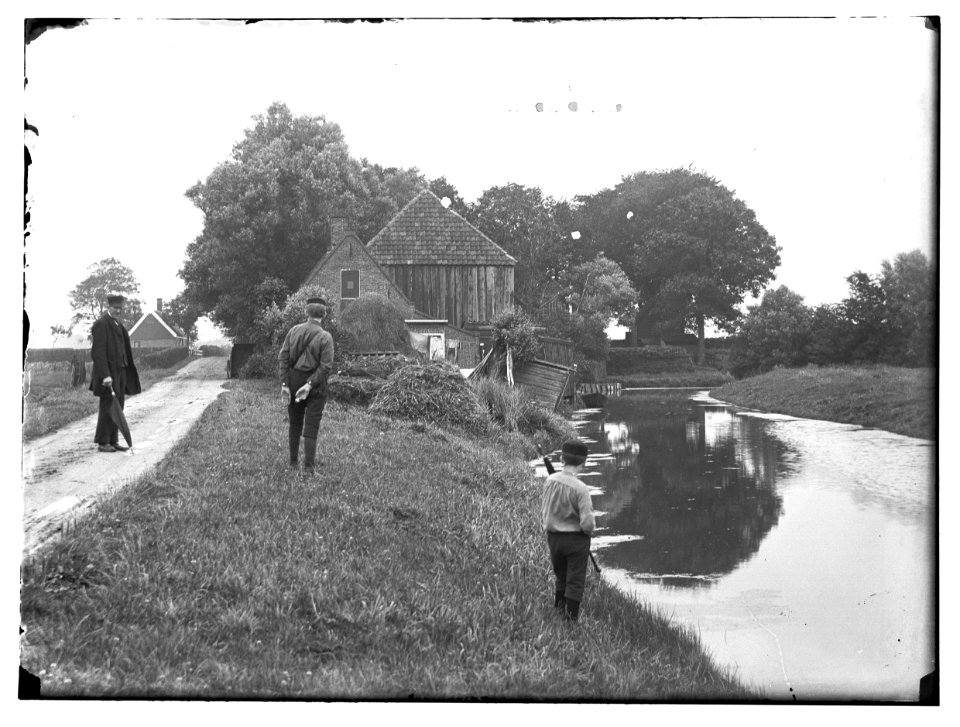 Uitgeest, Weg naar kasteel Assumburg, Jongens Olie, 1895-07 (max res)