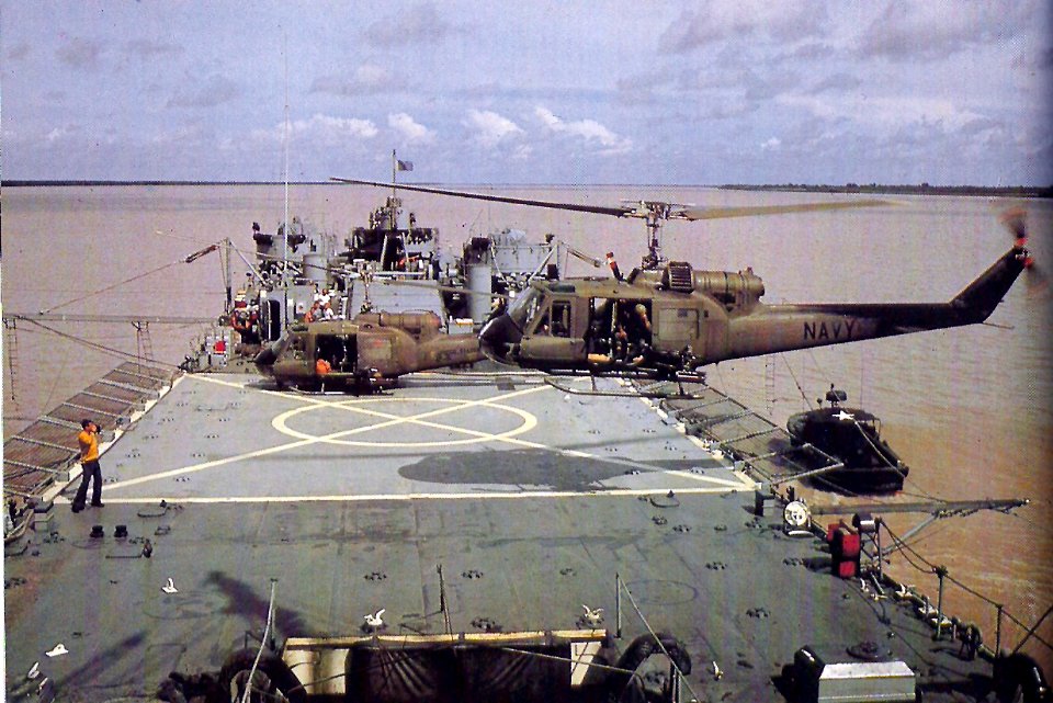UH-1E HAL-4 LST-821 Oct1967