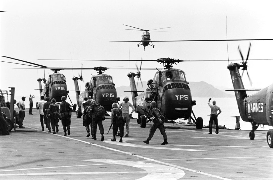 UH-34D helicopters of HMM-163 on USS Iwo Jima (LPH-2) in December 1965