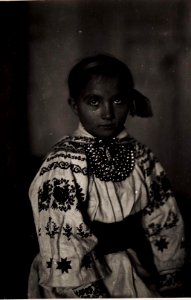Ukrainische Mädchen in nationaler Tracht (BildID 15705672)