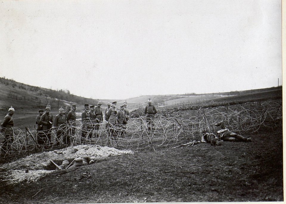 Uebung deutscher Stosstrupps im Ueberwinden von Hindernissen bei Lipica Gorna. (BildID 15729171)
