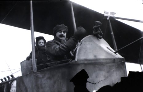 Ulrik Birch in airplane - Holger Damgaard