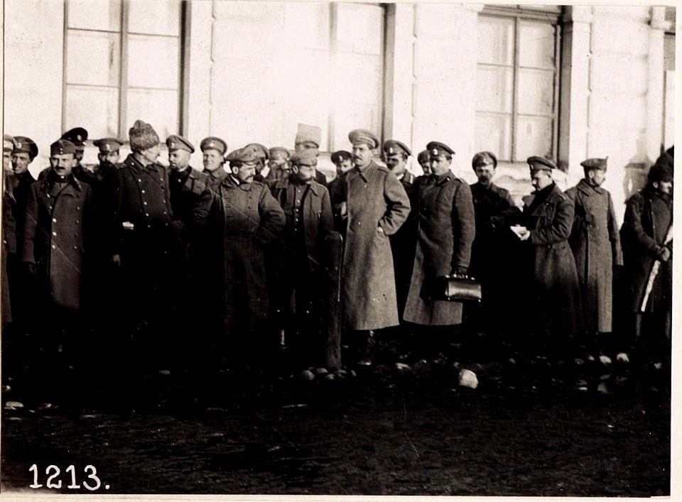 Ukrainische Offiziere am Bahnhof in Wladymir-Wolinskij. (BildID 15711624)