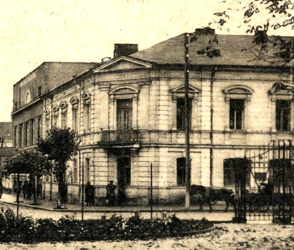 Ul. 3-go maja 5 Mława, view from park