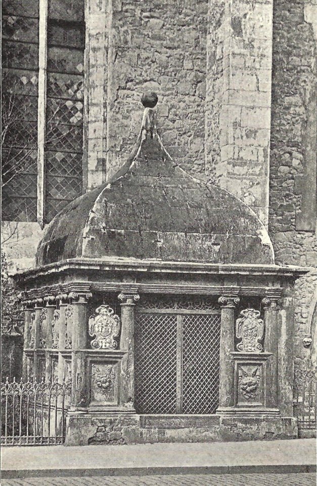 Ulrichskirche Ansicht des Grabmals der Familie Wrede, auf der Südseite der Ulrichskirche