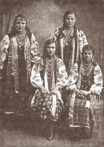 Ukrainian girls, 1909