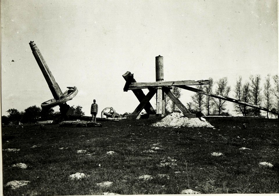 Umgelegte Mühle, welche die Russen als Beobachtungsstand benutzten, bei Sienno. (BildID 15589937)