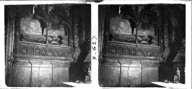 Un altre sepulcre a l ' interior de la catedral de Girona