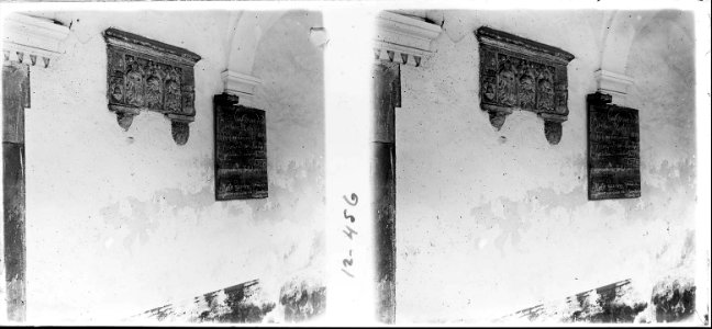 Un altre sepulcre del claustre de l ' abadia de Serrateix