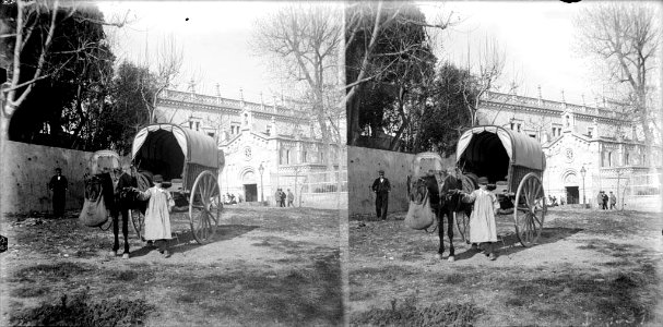 Un carro de cavalls i un nen davant la capella de Santa Eulàlia del Desert de Sarrià , avui desapareguda