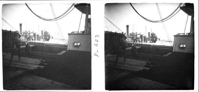 Una panoràmica dels vaixells de guerra anglesos al port de Barcelona