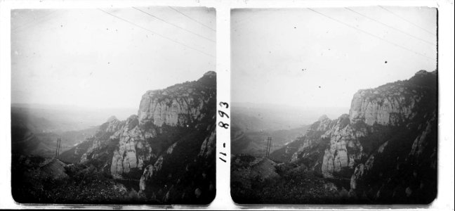 Una vista camí de la cova de Montserrat