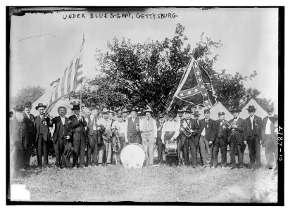 Under blue and gray - Gettysburg LCCN2014693813