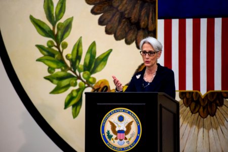 Under Secretary Sherman Addresses the Media in Tokyo - Flickr - East Asia and Pacific Media Hub (1)