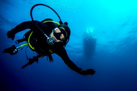 Underwater photo team 140728-N-WB378-101