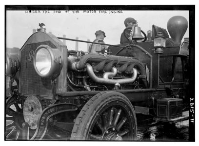 Under the hood of the motor fire engine LCCN2014694106