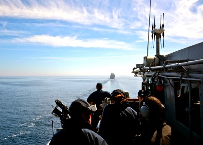 Underway replenishment 141017-N-IY633-025