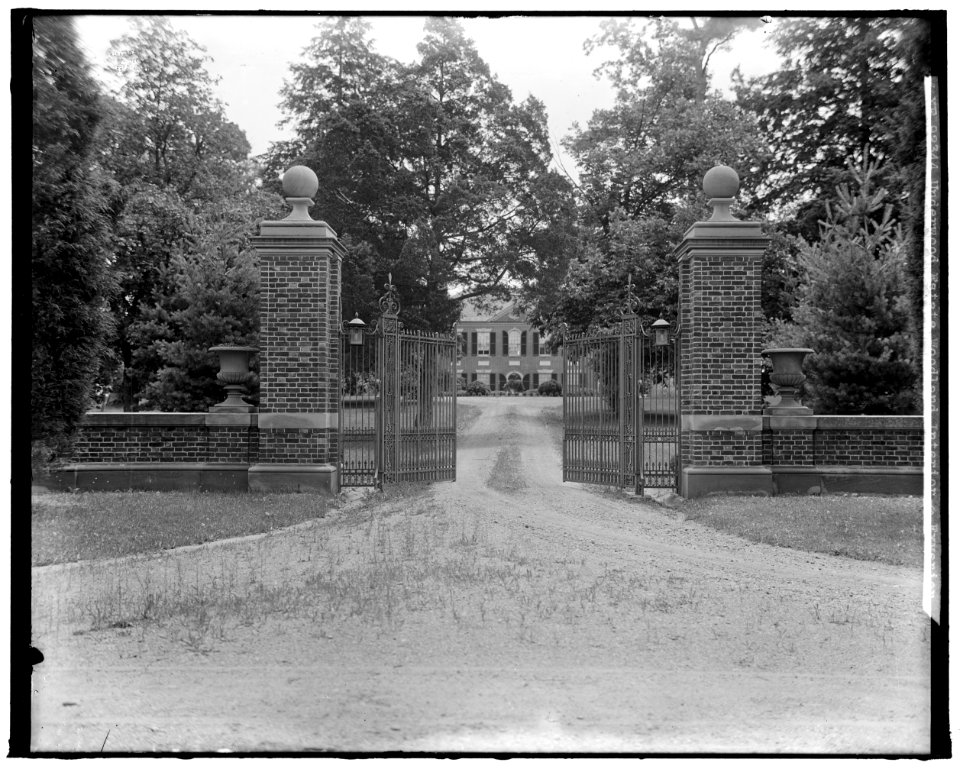 UNDERWOOD ESTATE, WOODLAND. GATE LCCN2016861853