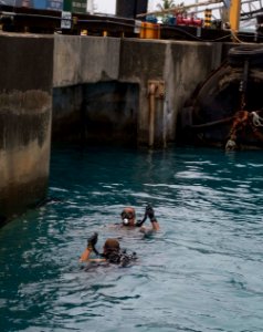 Underwater Construction Team (UCT) Two, Navy Divers from Mobile Diving and Salvage Unit (MDSU) One. 150119-N-OM642-104 photo