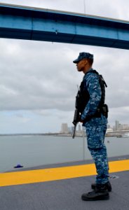 Underway 140322-N-HU377-035