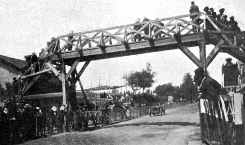 Une passerelle du Grand Prix de France 1906