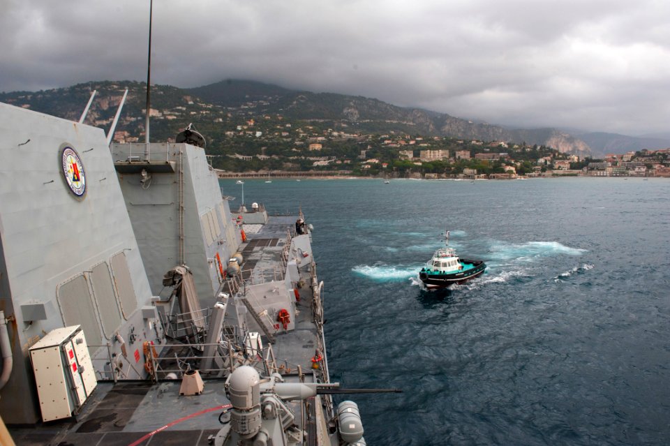 Underway operations 141104-N-EI510-334