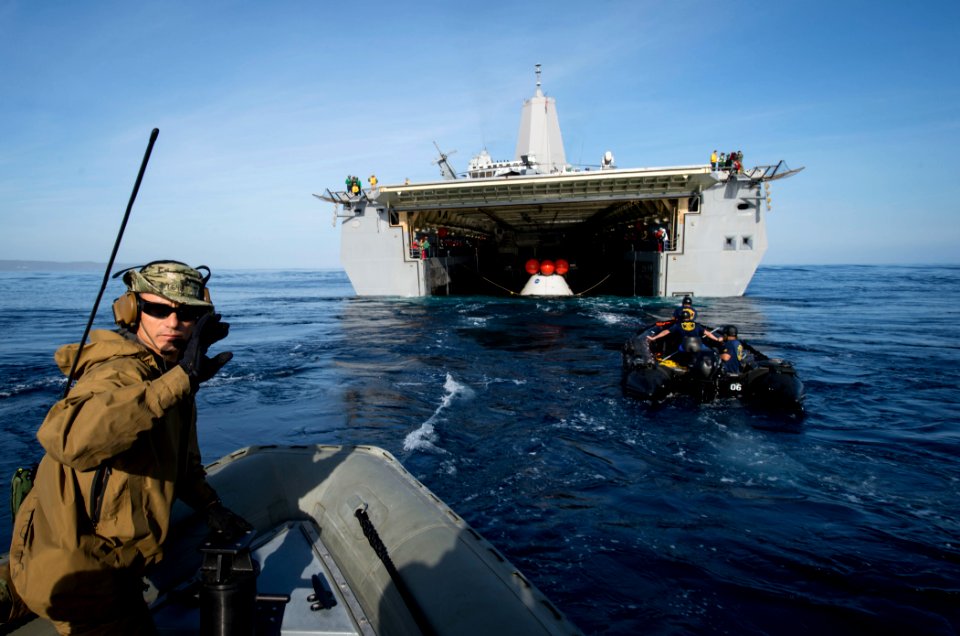 Underway recovery test 140220-N-OM642-563