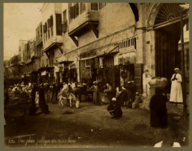 Une place publique au vieux Caire - Bonfils. LCCN2004668084