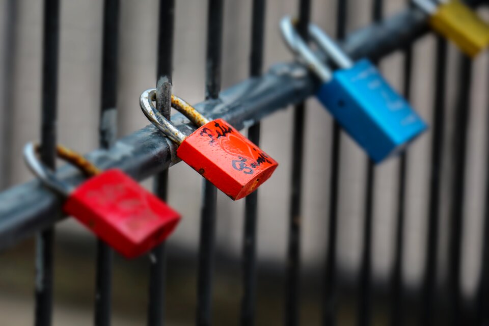 Metal pair connectedness